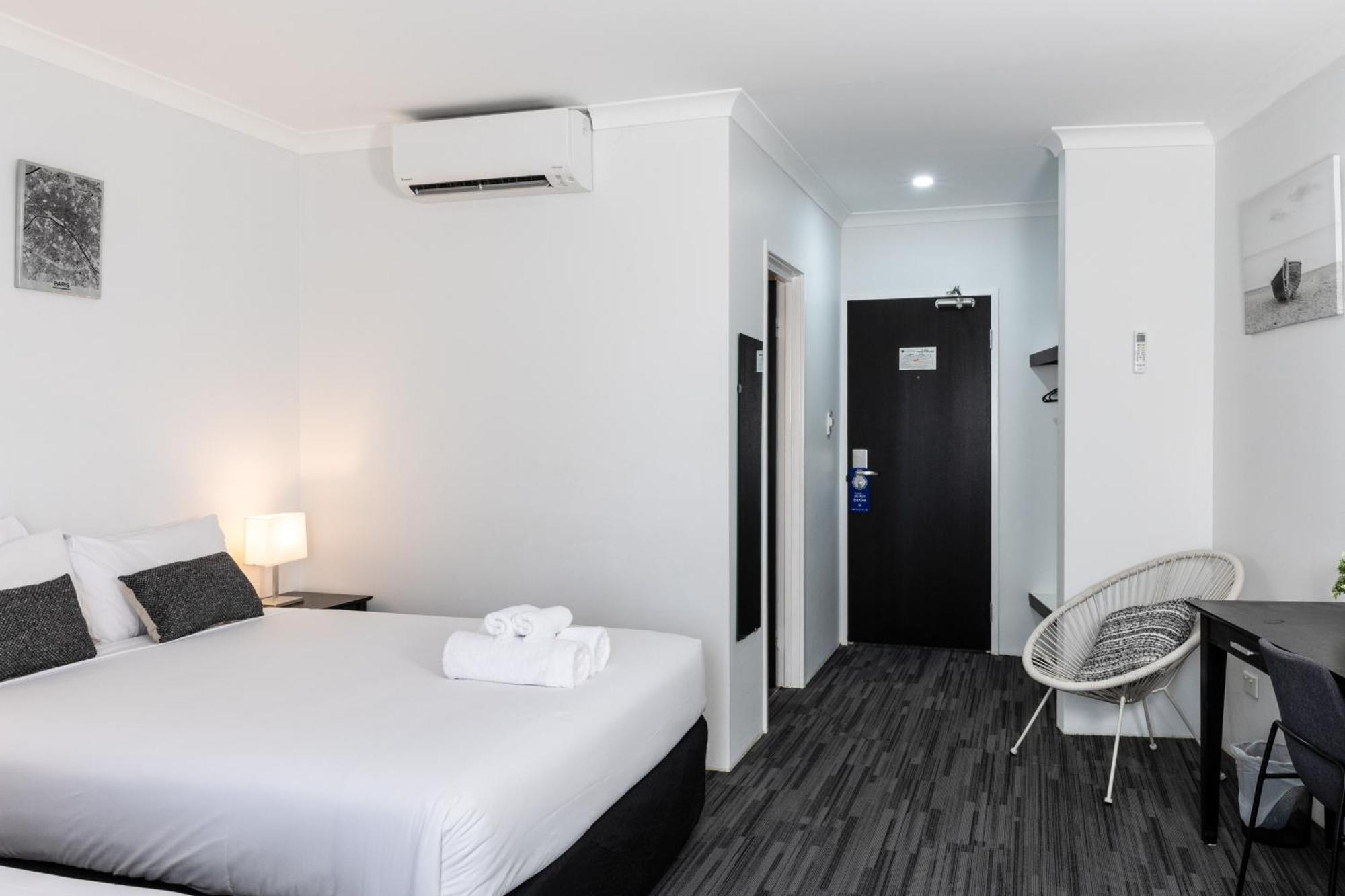 Joondalup City Hotel Perth Bagian luar foto