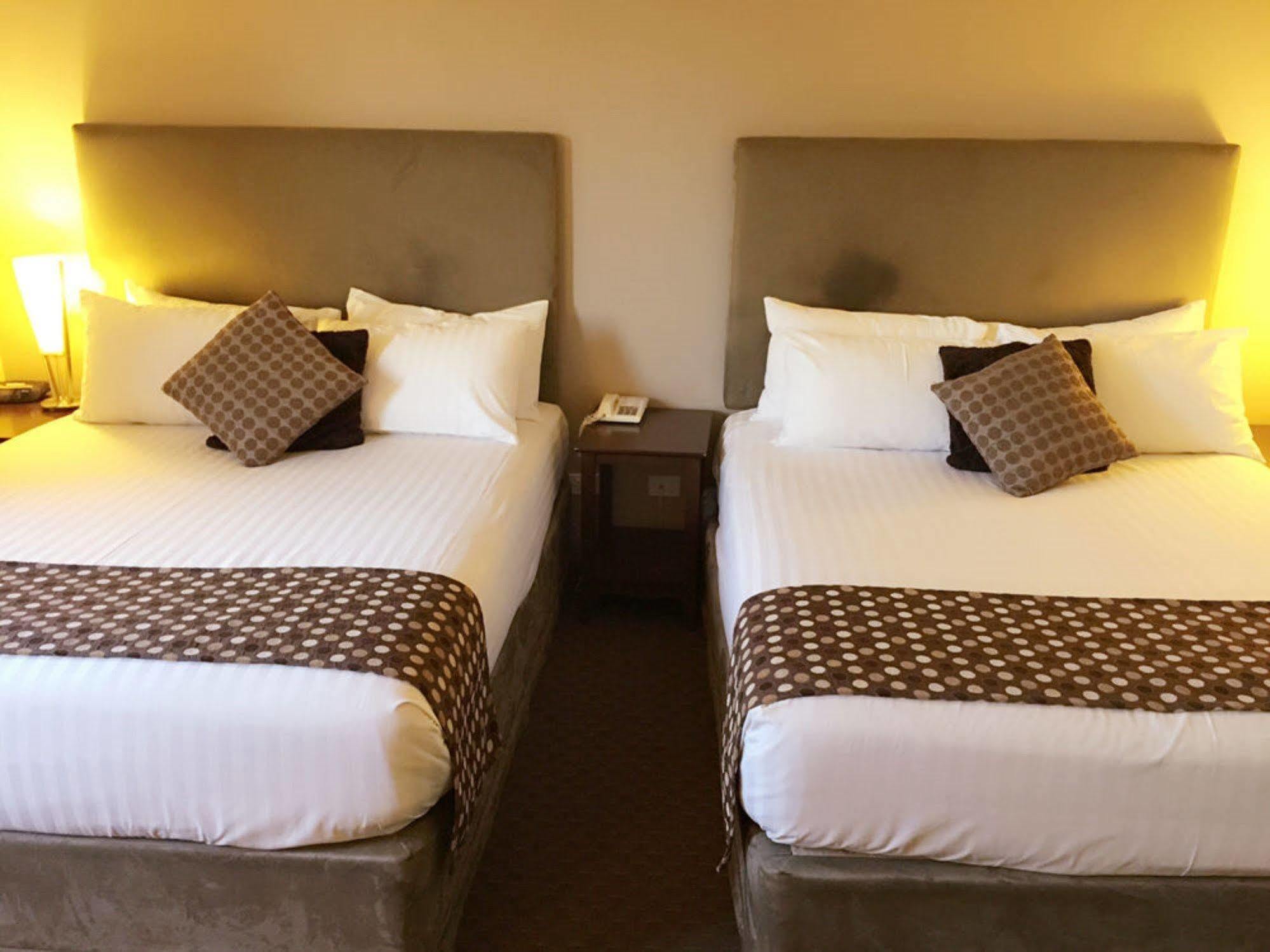 Joondalup City Hotel Perth Bagian luar foto